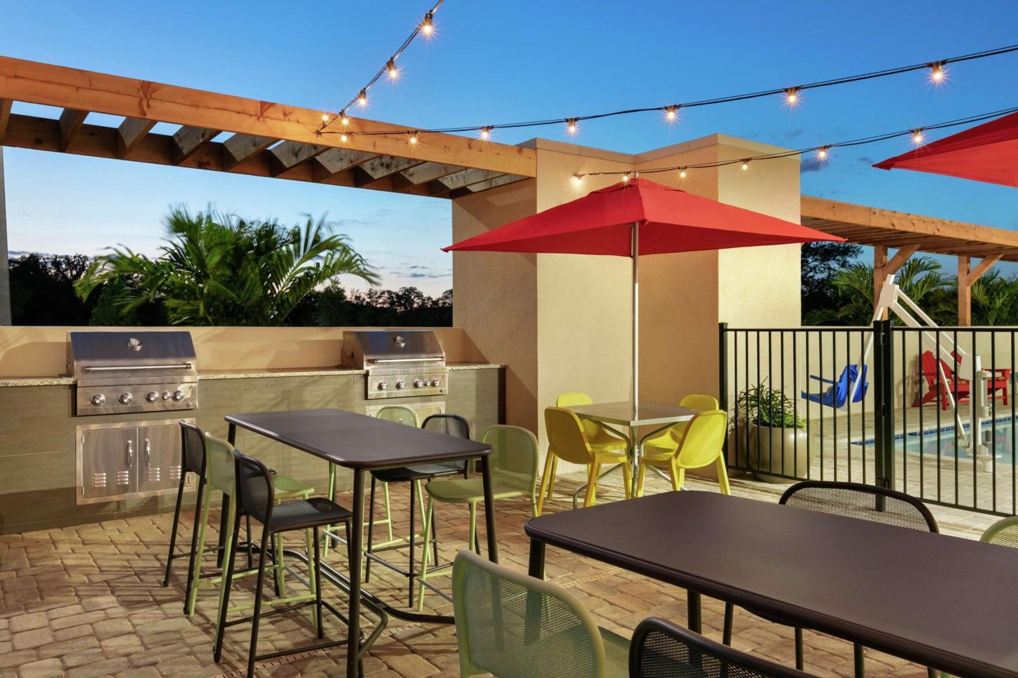 Home2 Suites By Hilton Brandon Tampa Экстерьер фото